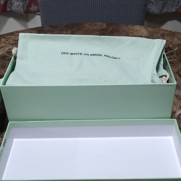 SOLD 💯 Auth Off White Flip Flops - Picture 2 of 6